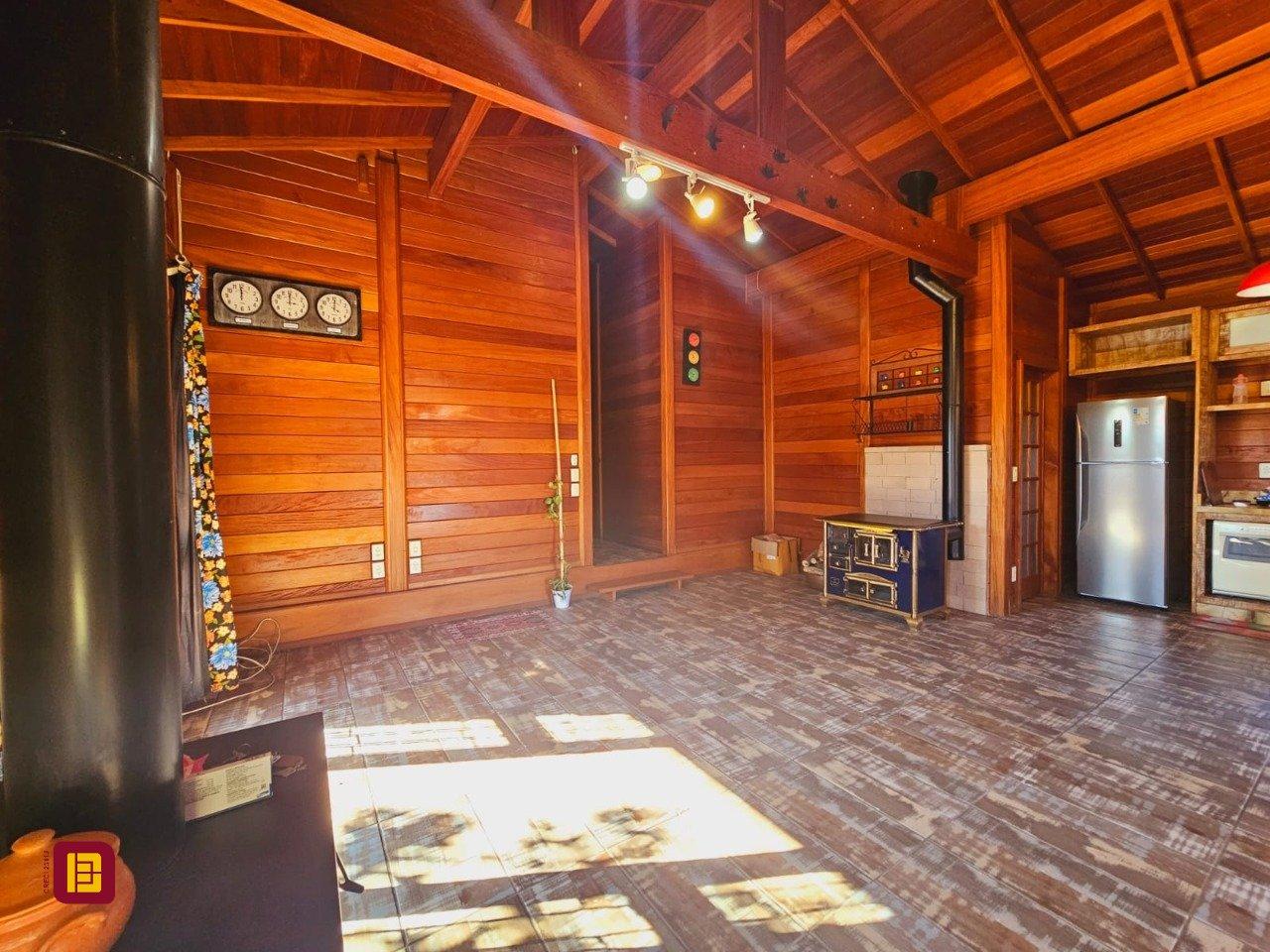 Casa com 209m², 5 quartos (sendo 1 suíte), 4 garagens, no bairro Campeche em Florianópolis