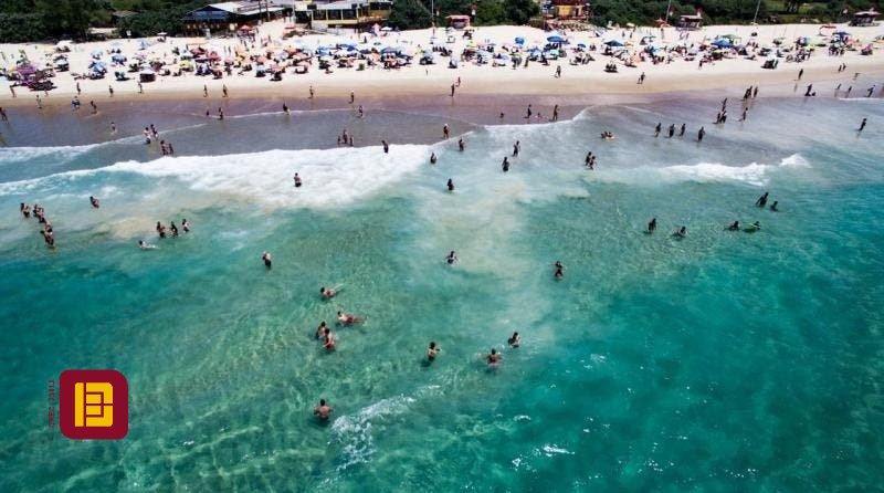 Casa com 209m², 5 quartos (sendo 1 suíte), 4 garagens, no bairro Campeche em Florianópolis