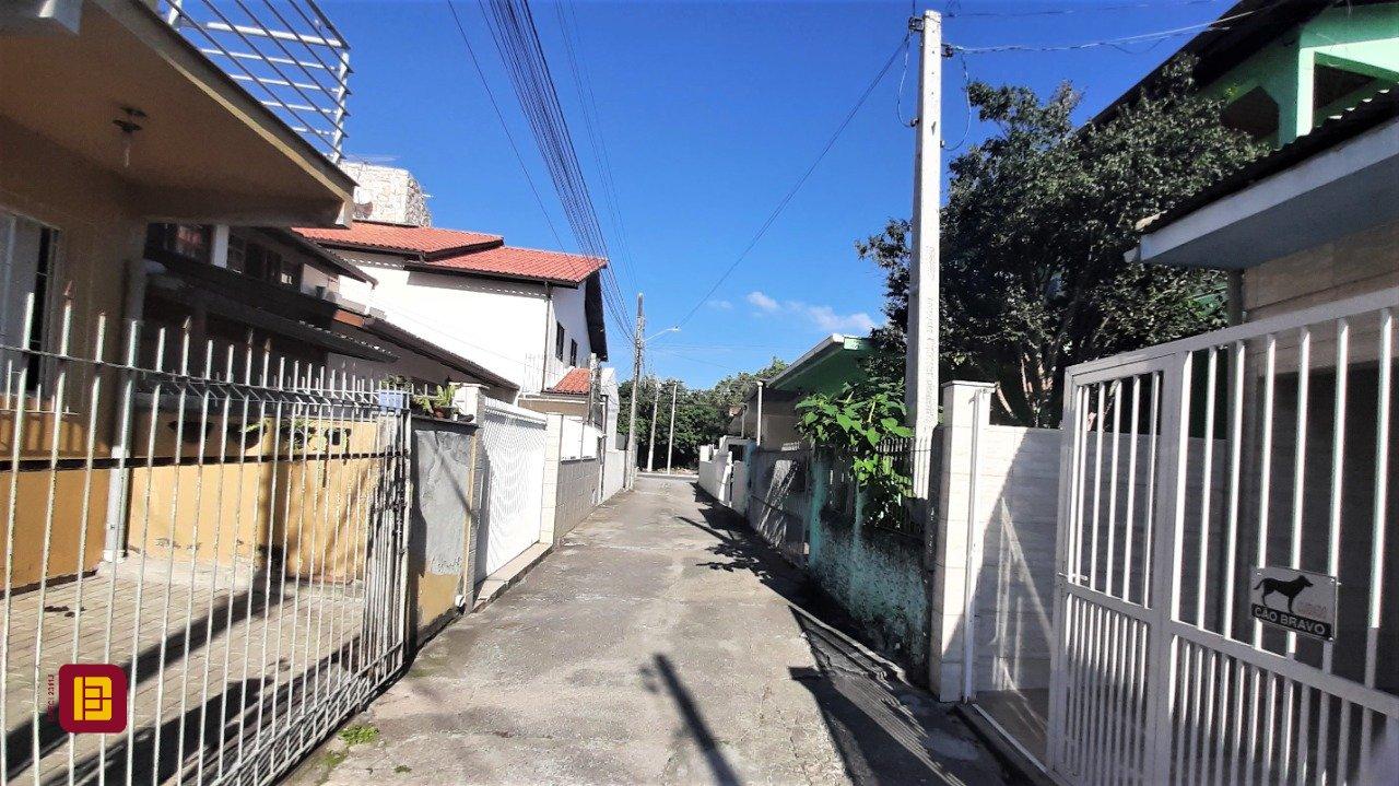 Casa com 68m², 3 quartos, 1 garagem, no bairro Ponte do Imaruim em Palhoça
