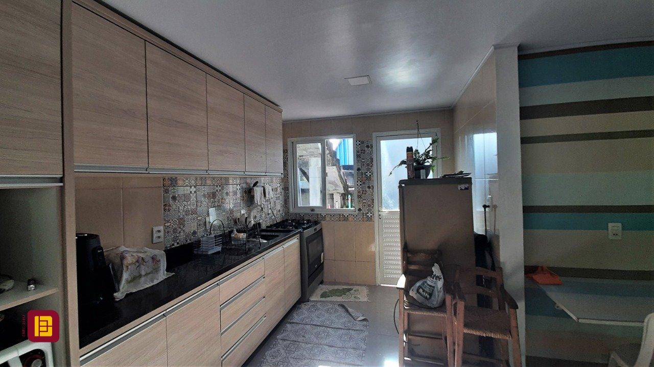 Casa com 68m², 3 quartos, 1 garagem, no bairro Ponte do Imaruim em Palhoça