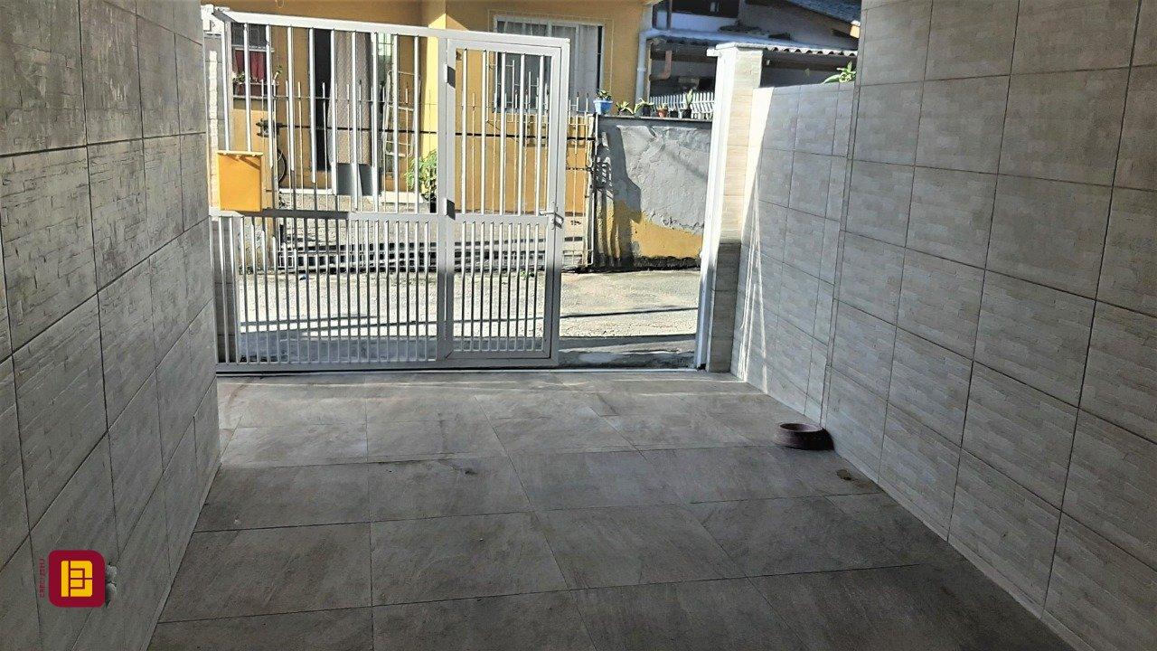 Casa com 68m², 3 quartos, 1 garagem, no bairro Ponte do Imaruim em Palhoça