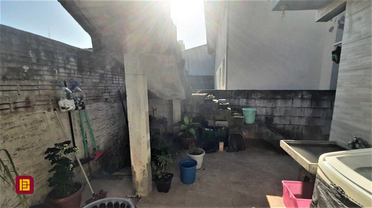 Casa com 68m², 3 quartos, 1 garagem, no bairro Ponte do Imaruim em Palhoça