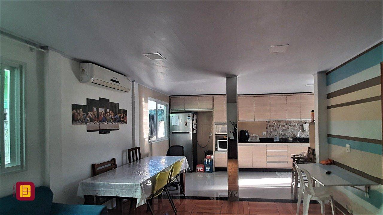 Casa com 68m², 3 quartos, 1 garagem, no bairro Ponte do Imaruim em Palhoça