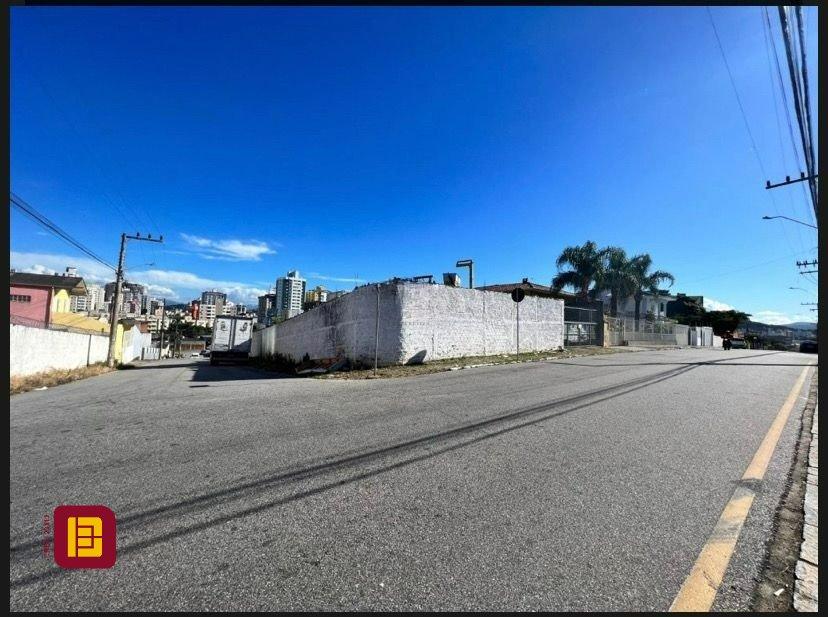 Terreno com 540m², no bairro Campinas em São José