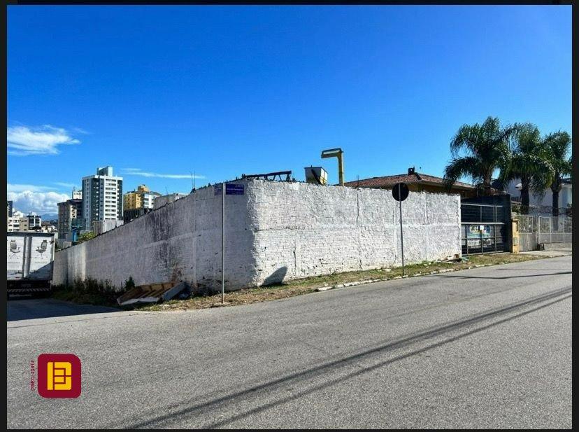 Terreno com 540m², no bairro Campinas em São José