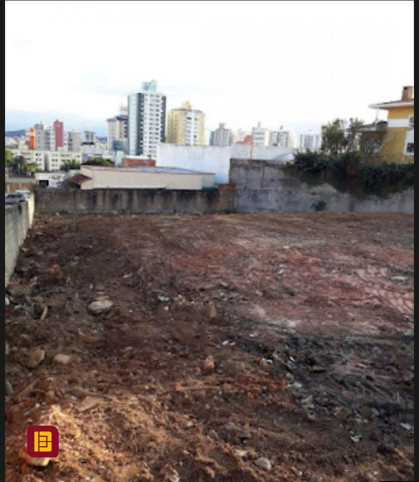 Terreno com 540m², no bairro Campinas em São José