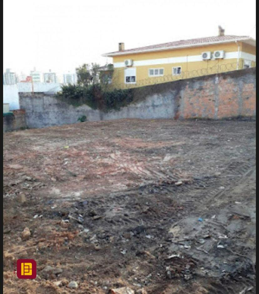 Terreno com 540m², no bairro Campinas em São José