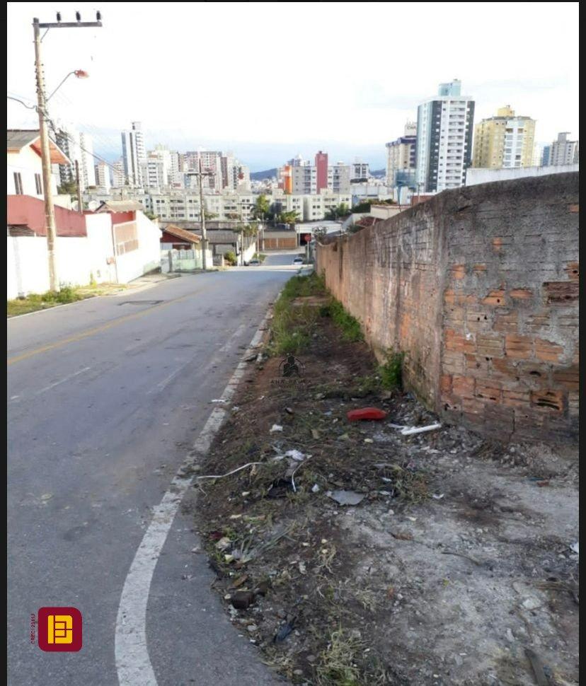 Terreno com 540m², no bairro Campinas em São José