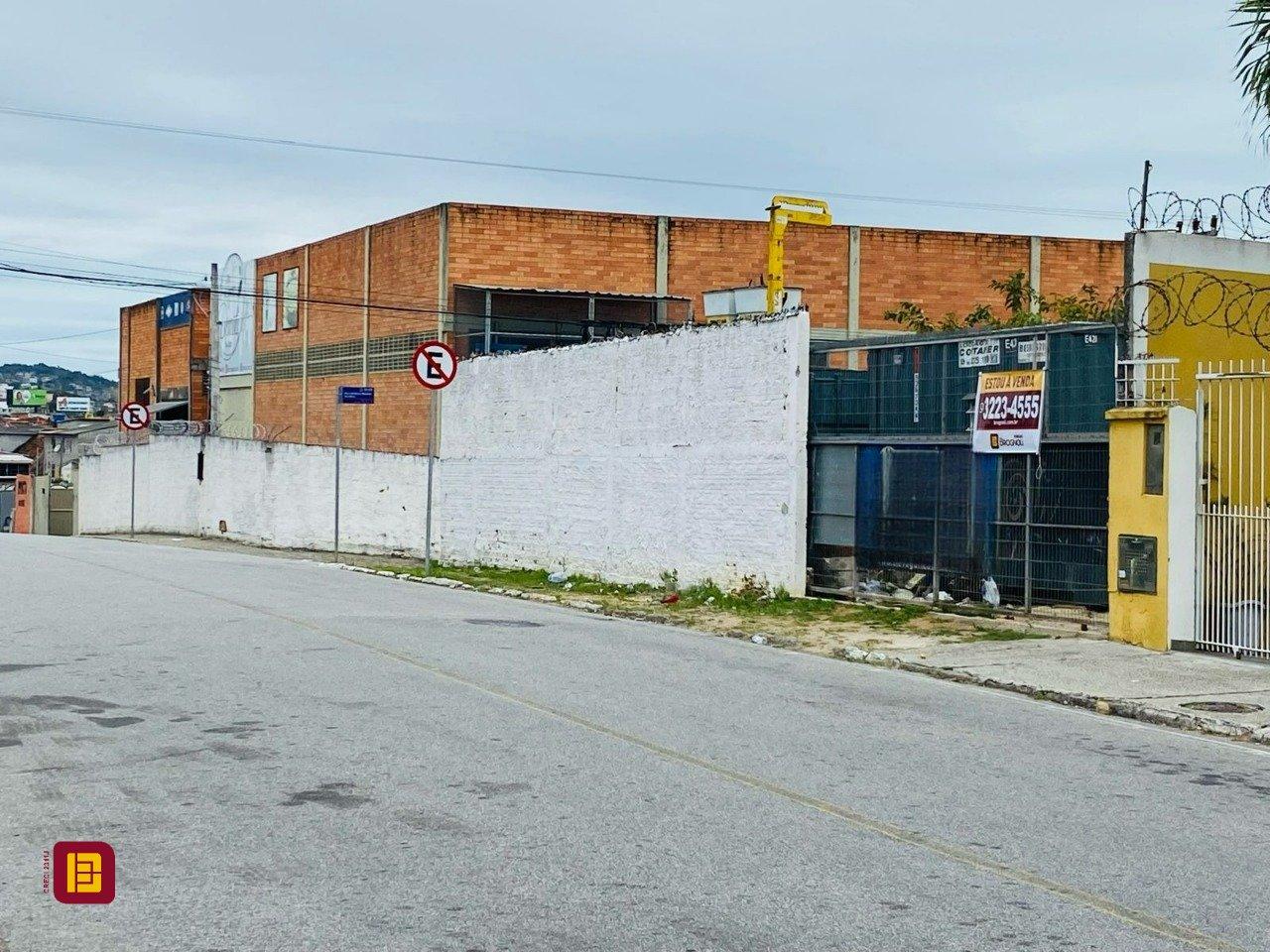 Terreno com 540m², no bairro Campinas em São José