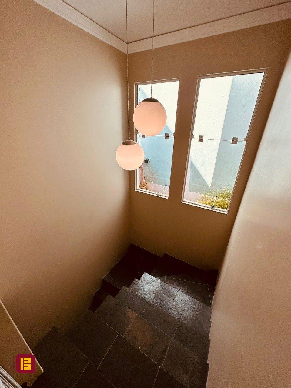 Casa com 165m², 6 quartos (sendo 3 suítes), 3 garagens, no bairro Estreito em Florianópolis