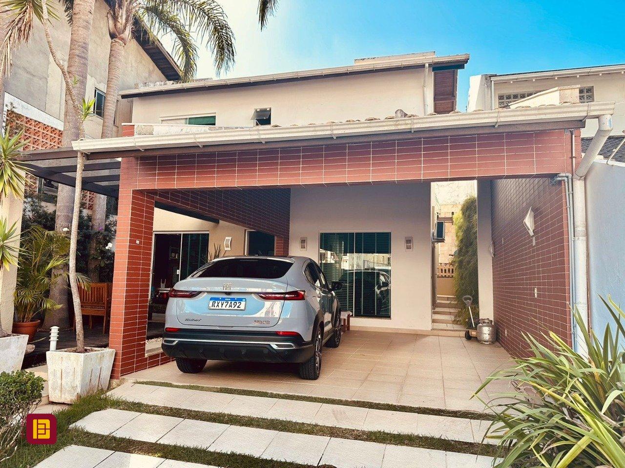 Casa com 165m², 6 quartos (sendo 3 suítes), 3 garagens, no bairro Estreito em Florianópolis