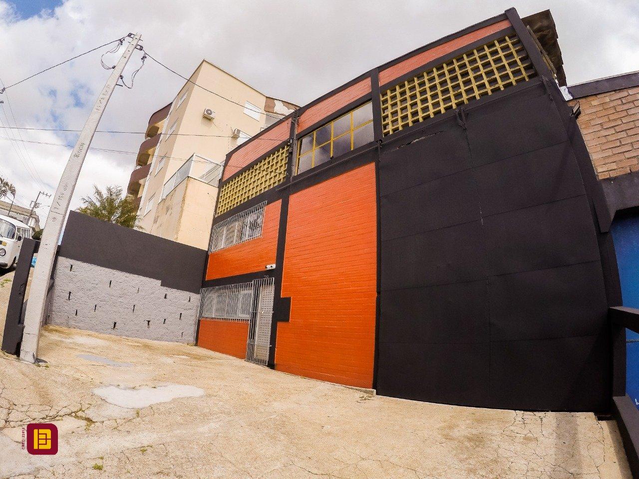 Galpão com 474m², 5 garagens, no bairro Serraria em São José