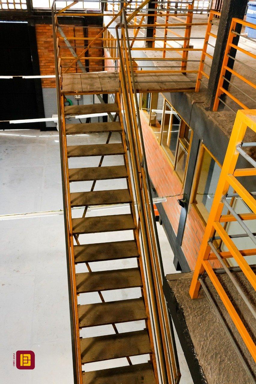 Galpão com 474m², 5 garagens, no bairro Serraria em São José