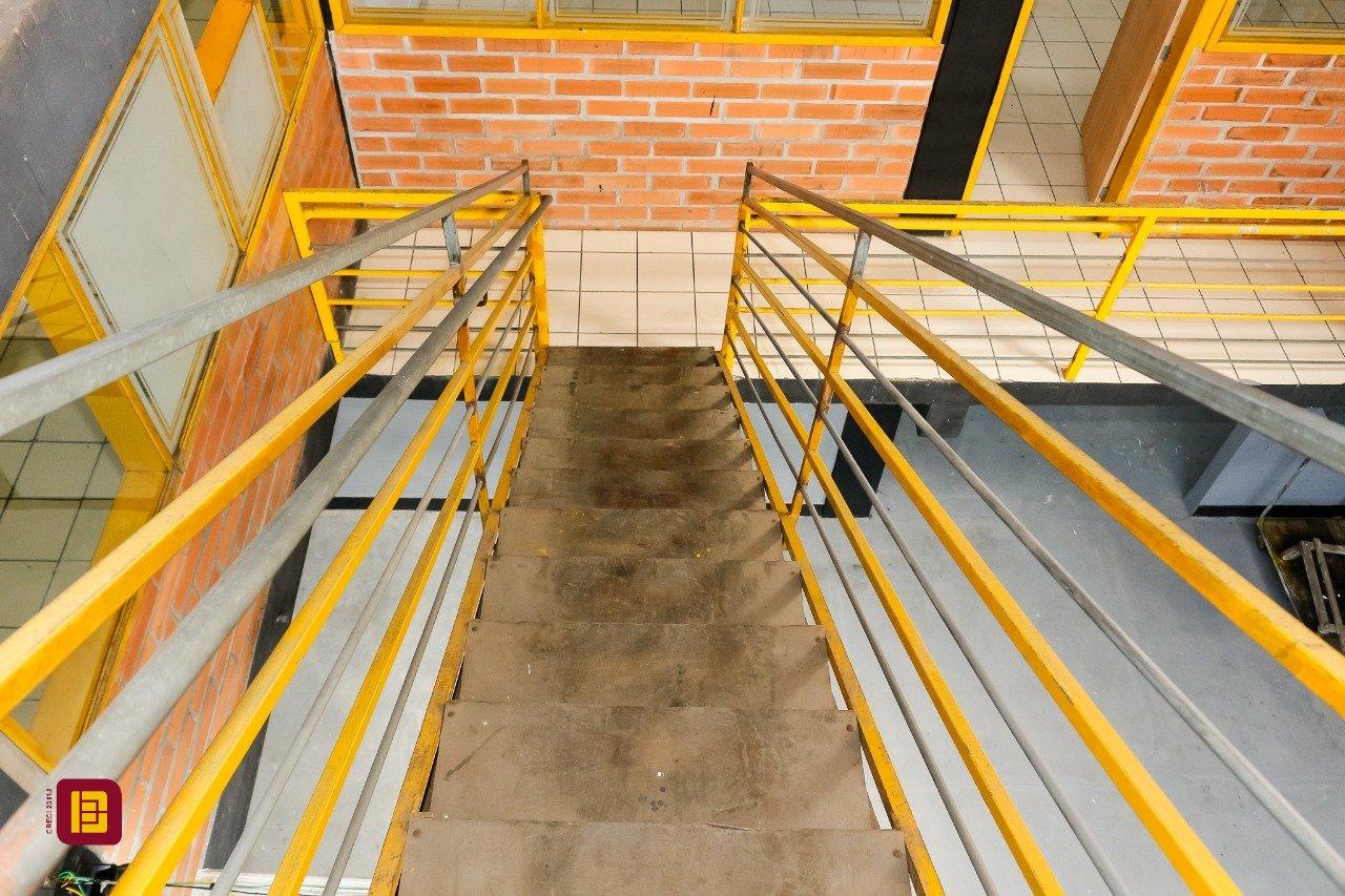 Galpão com 474m², 5 garagens, no bairro Serraria em São José