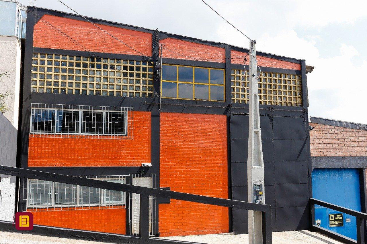 Galpão com 474m², 5 garagens, no bairro Serraria em São José