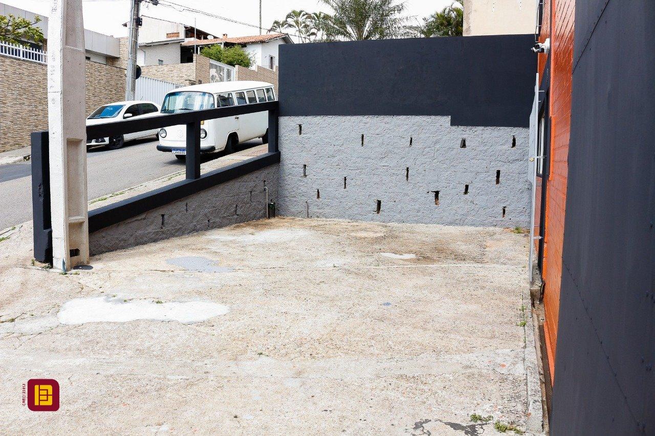 Galpão com 474m², 5 garagens, no bairro Serraria em São José