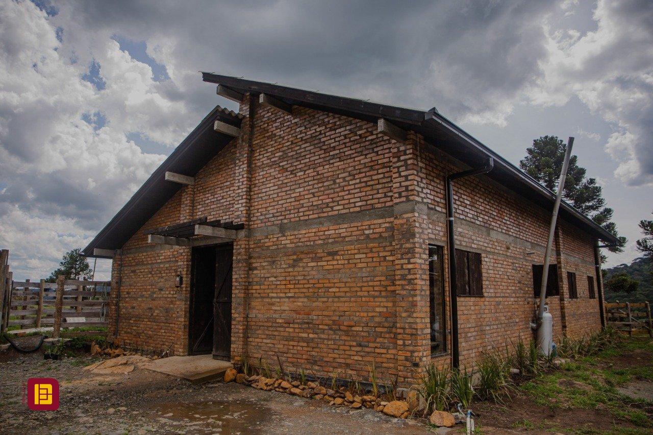 Sítio com 950m², 10 quartos (sendo 10 suítes), no bairro Mundo Novo em Urubici
