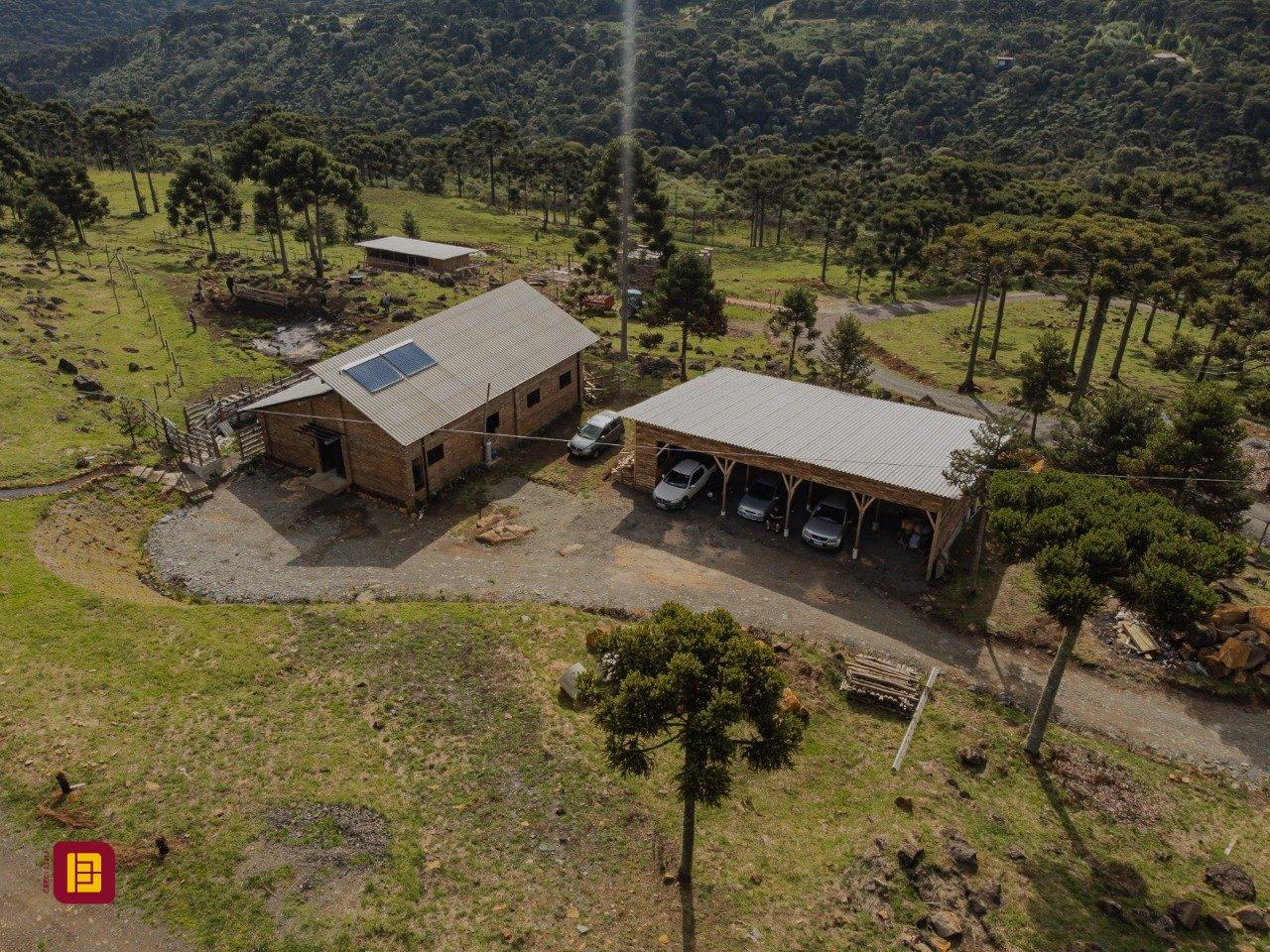 Sítio com 950m², 10 quartos (sendo 10 suítes), no bairro Mundo Novo em Urubici