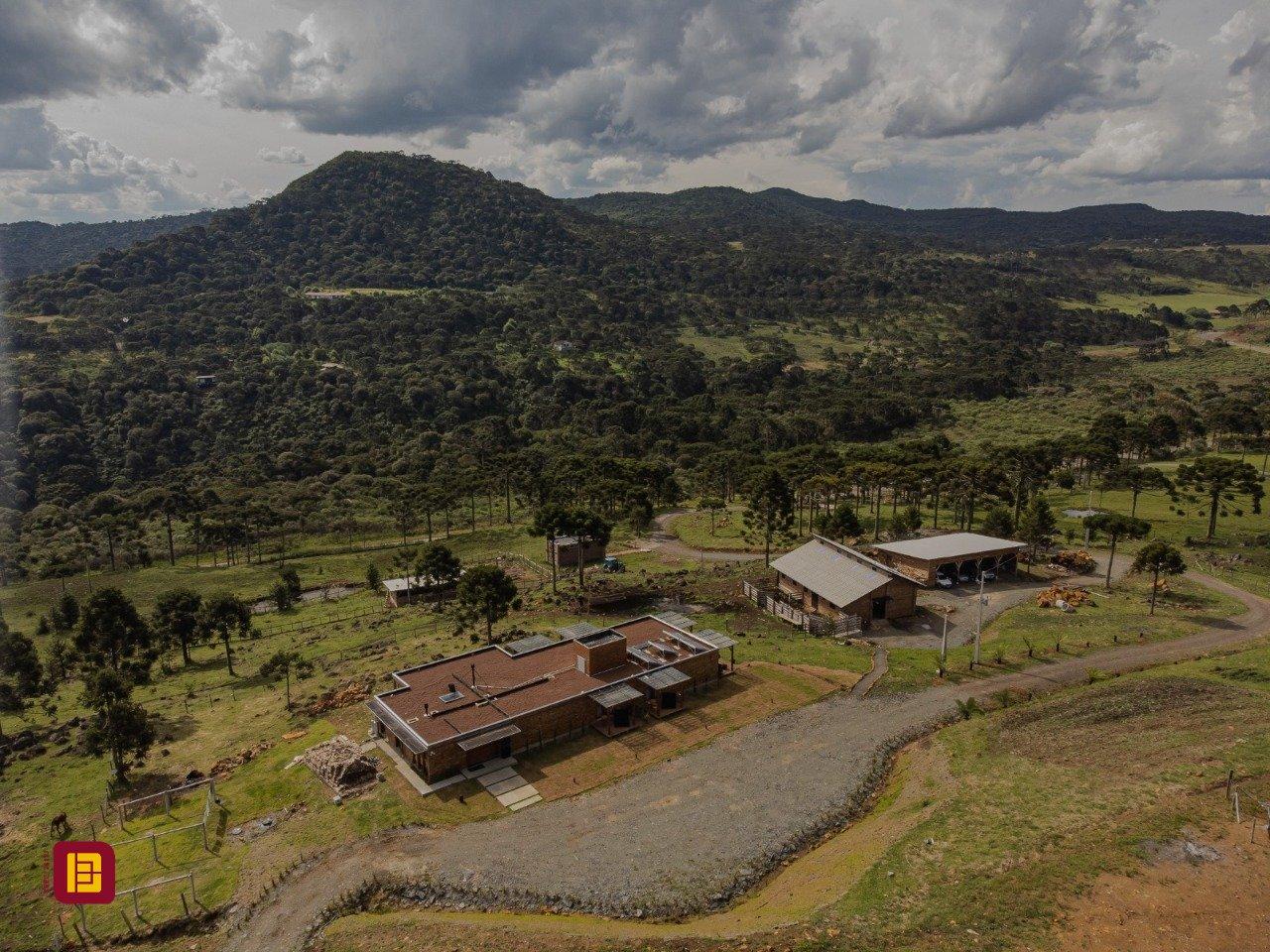 Sítio com 950m², 10 quartos (sendo 10 suítes), no bairro Mundo Novo em Urubici