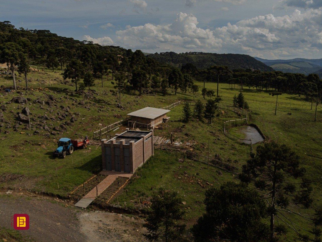 Sítio com 950m², 10 quartos (sendo 10 suítes), no bairro Mundo Novo em Urubici