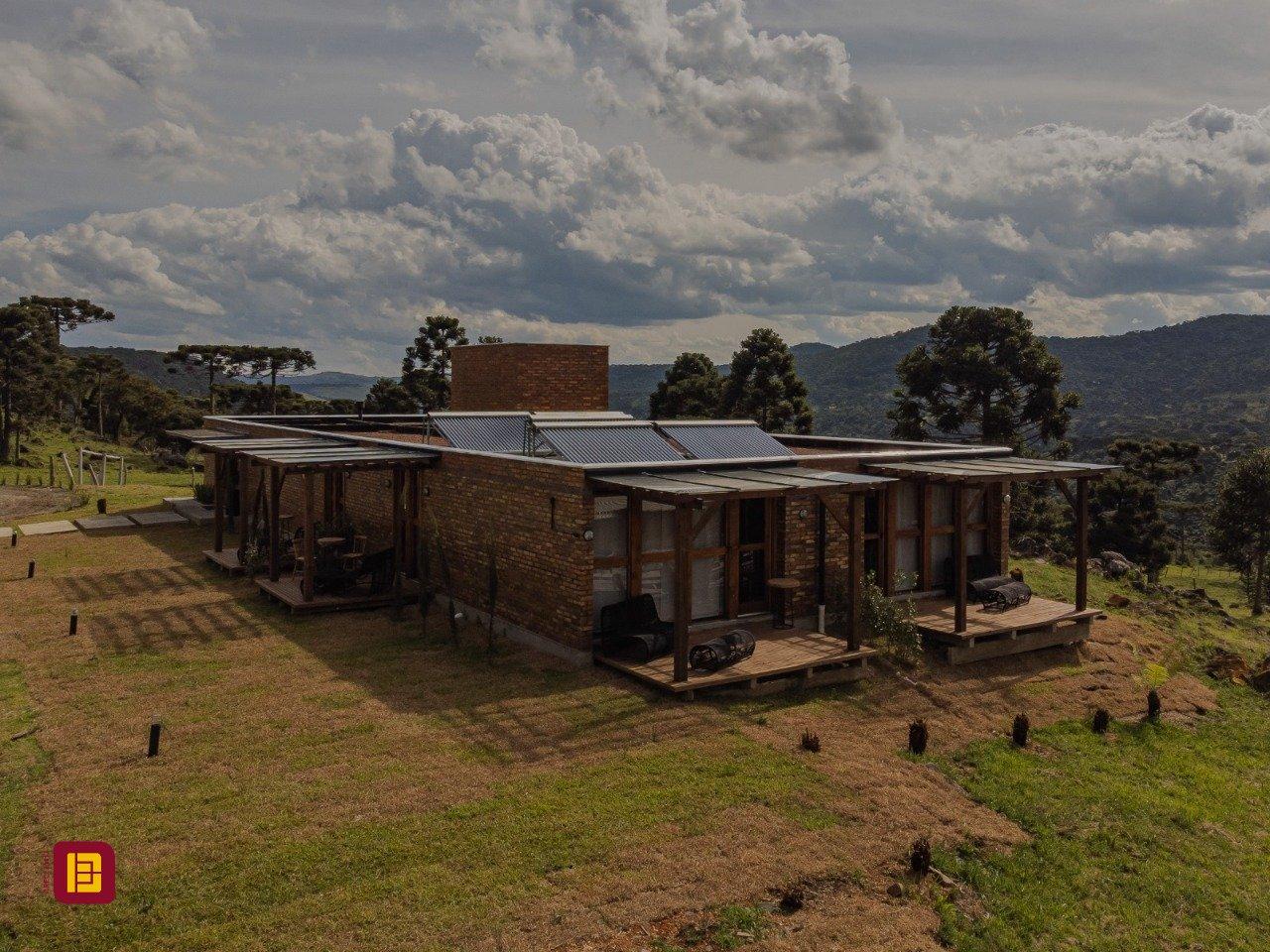 Sítio com 950m², 10 quartos (sendo 10 suítes), no bairro Mundo Novo em Urubici