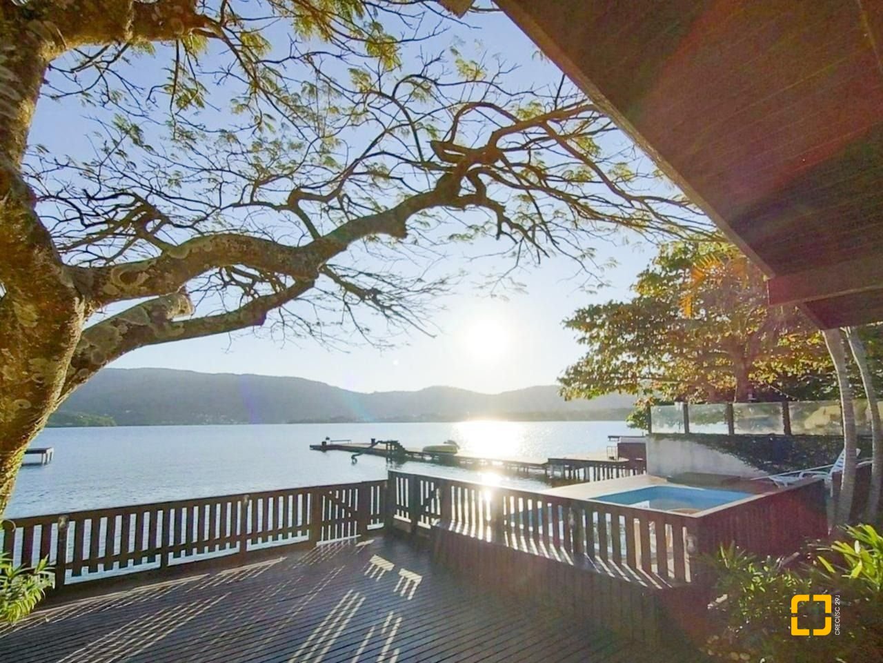 Casa com 200m², 6 quartos (sendo 1 suíte), 3 garagens, no bairro Lagoa da Conceição em Florianópolis