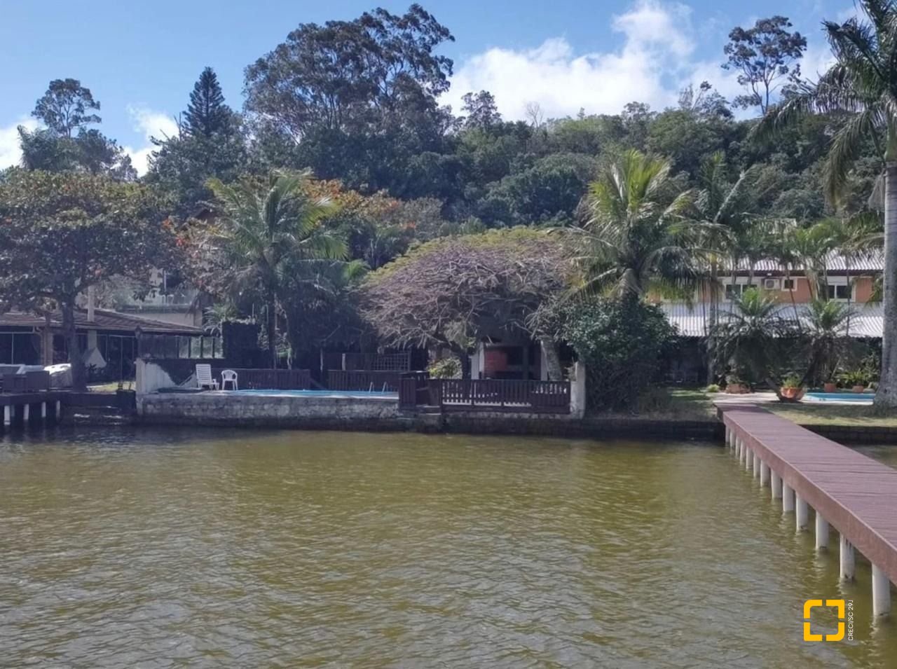 Casa com 200m², 6 quartos (sendo 1 suíte), 3 garagens, no bairro Lagoa da Conceição em Florianópolis
