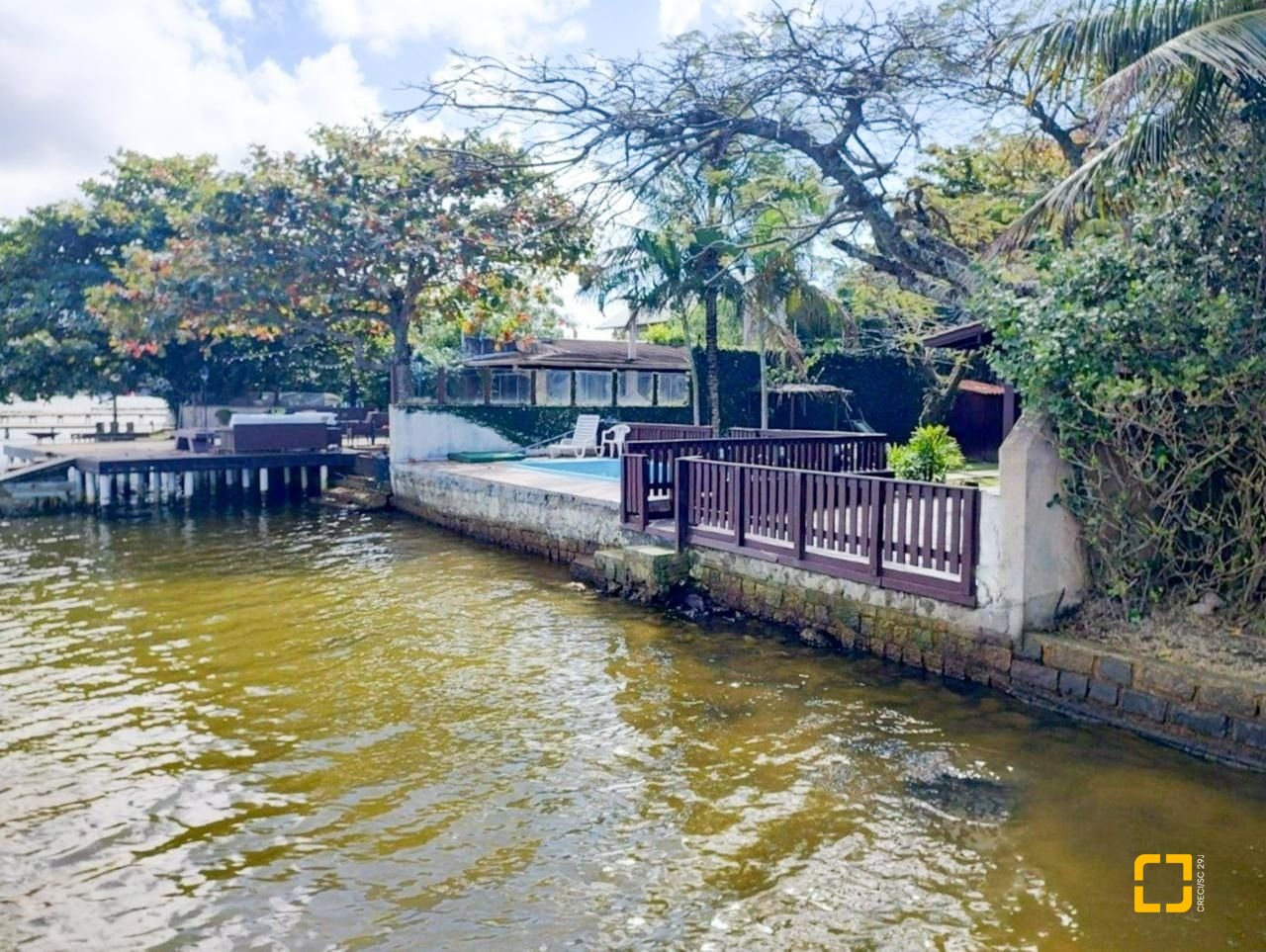 Casa com 200m², 6 quartos (sendo 1 suíte), 3 garagens, no bairro Lagoa da Conceição em Florianópolis