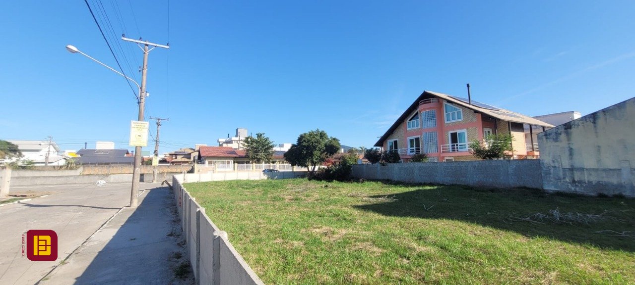 Terreno com 552m², no bairro Ingleses em Florianópolis