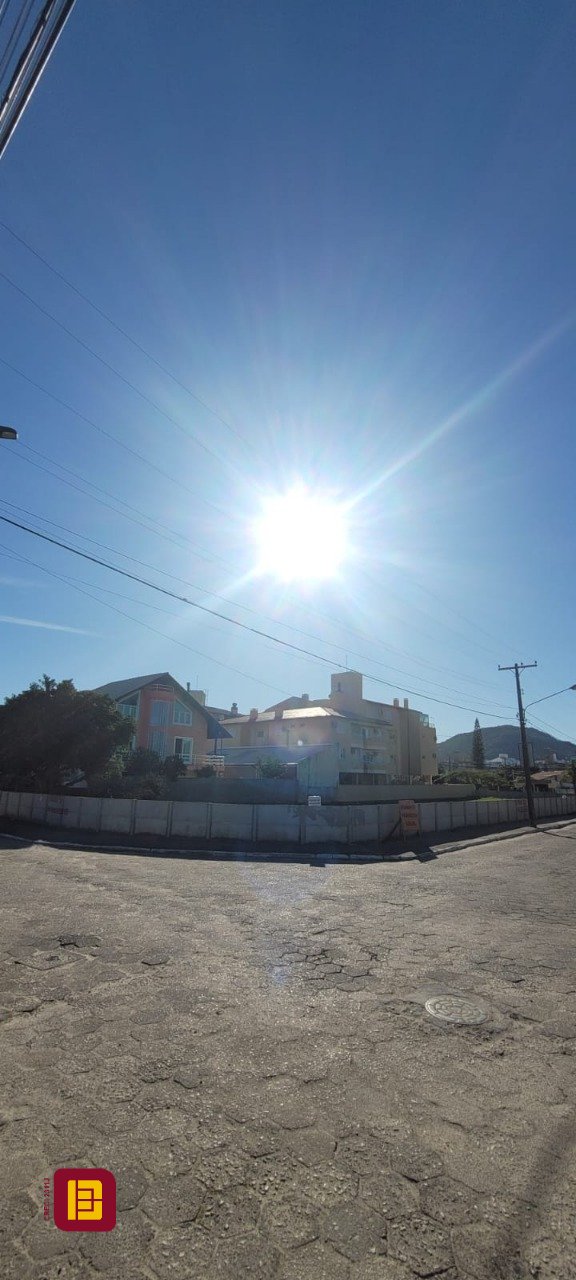 Terreno com 552m², no bairro Ingleses em Florianópolis