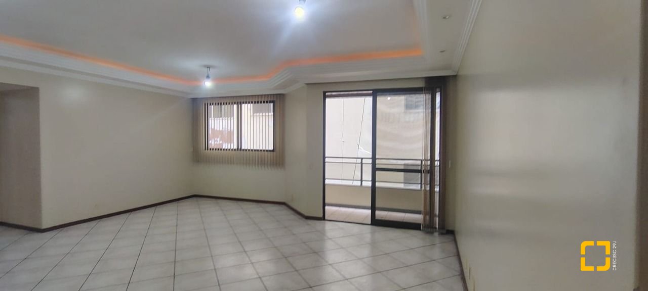 Apartamento com 134m², 4 quartos (sendo 1 suíte), 1 garagem, no bairro Agronômica em Florianópolis