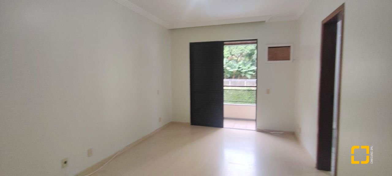 Apartamento com 134m², 4 quartos (sendo 1 suíte), 1 garagem, no bairro Agronômica em Florianópolis