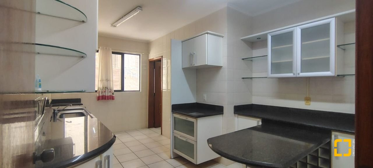 Apartamento com 134m², 4 quartos (sendo 1 suíte), 1 garagem, no bairro Agronômica em Florianópolis