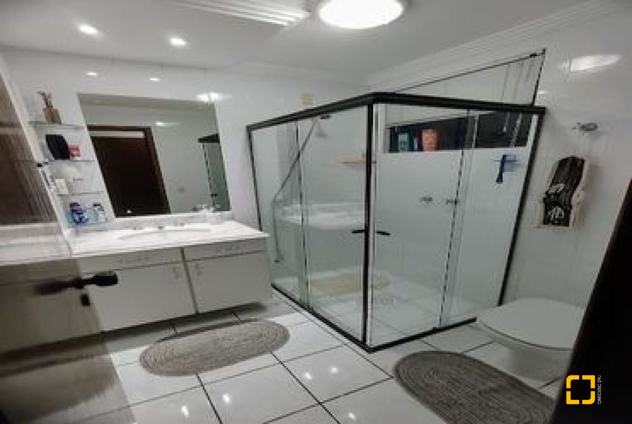 Apartamento com 134m², 4 quartos (sendo 1 suíte), 1 garagem, no bairro Agronômica em Florianópolis
