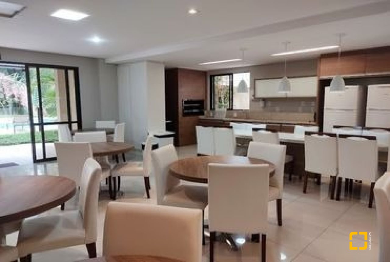 Apartamento com 134m², 4 quartos (sendo 1 suíte), 1 garagem, no bairro Agronômica em Florianópolis