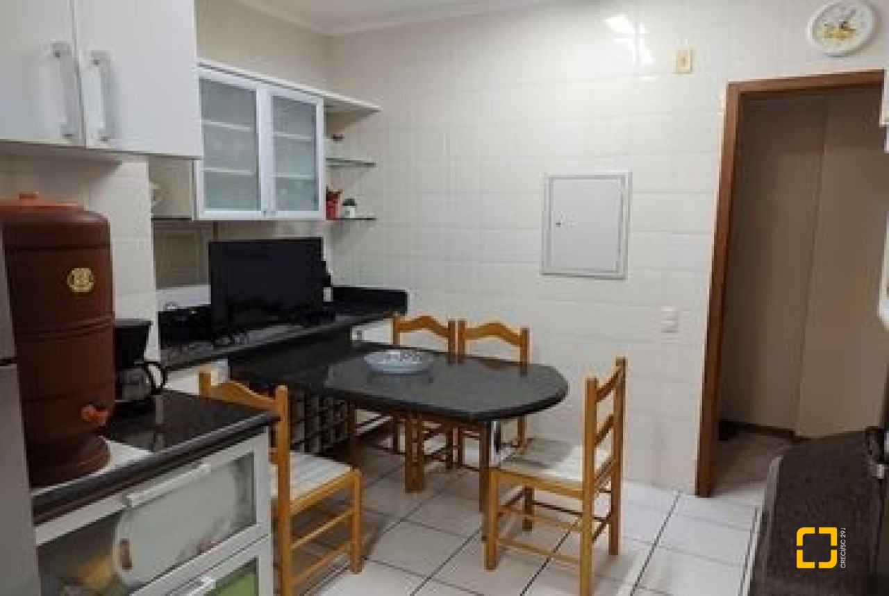 Apartamento com 134m², 4 quartos (sendo 1 suíte), 1 garagem, no bairro Agronômica em Florianópolis