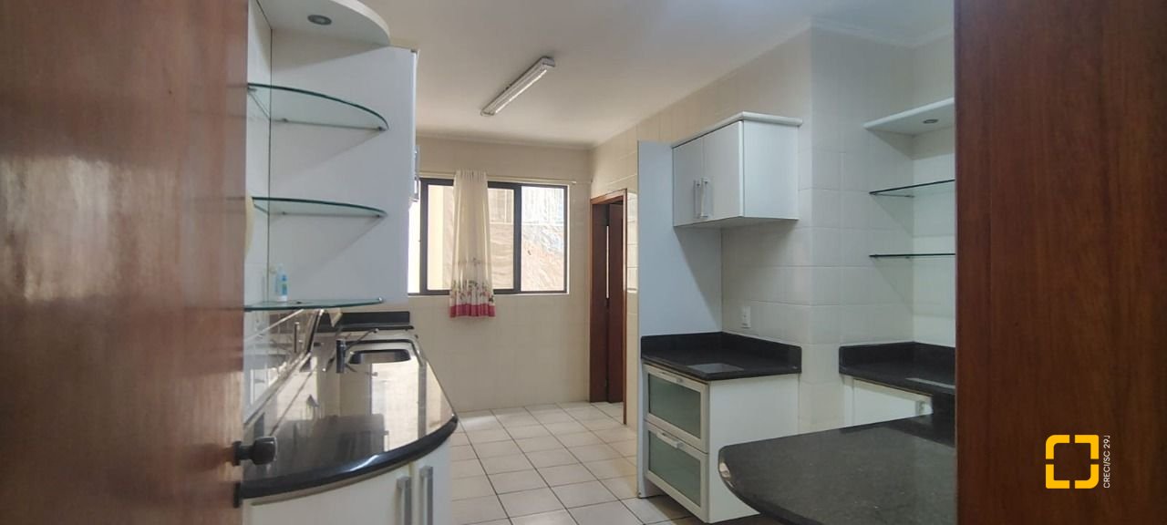 Apartamento com 134m², 4 quartos (sendo 1 suíte), 1 garagem, no bairro Agronômica em Florianópolis