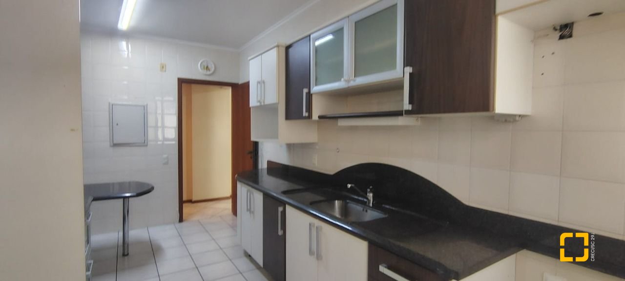 Apartamento com 134m², 4 quartos (sendo 1 suíte), 1 garagem, no bairro Agronômica em Florianópolis
