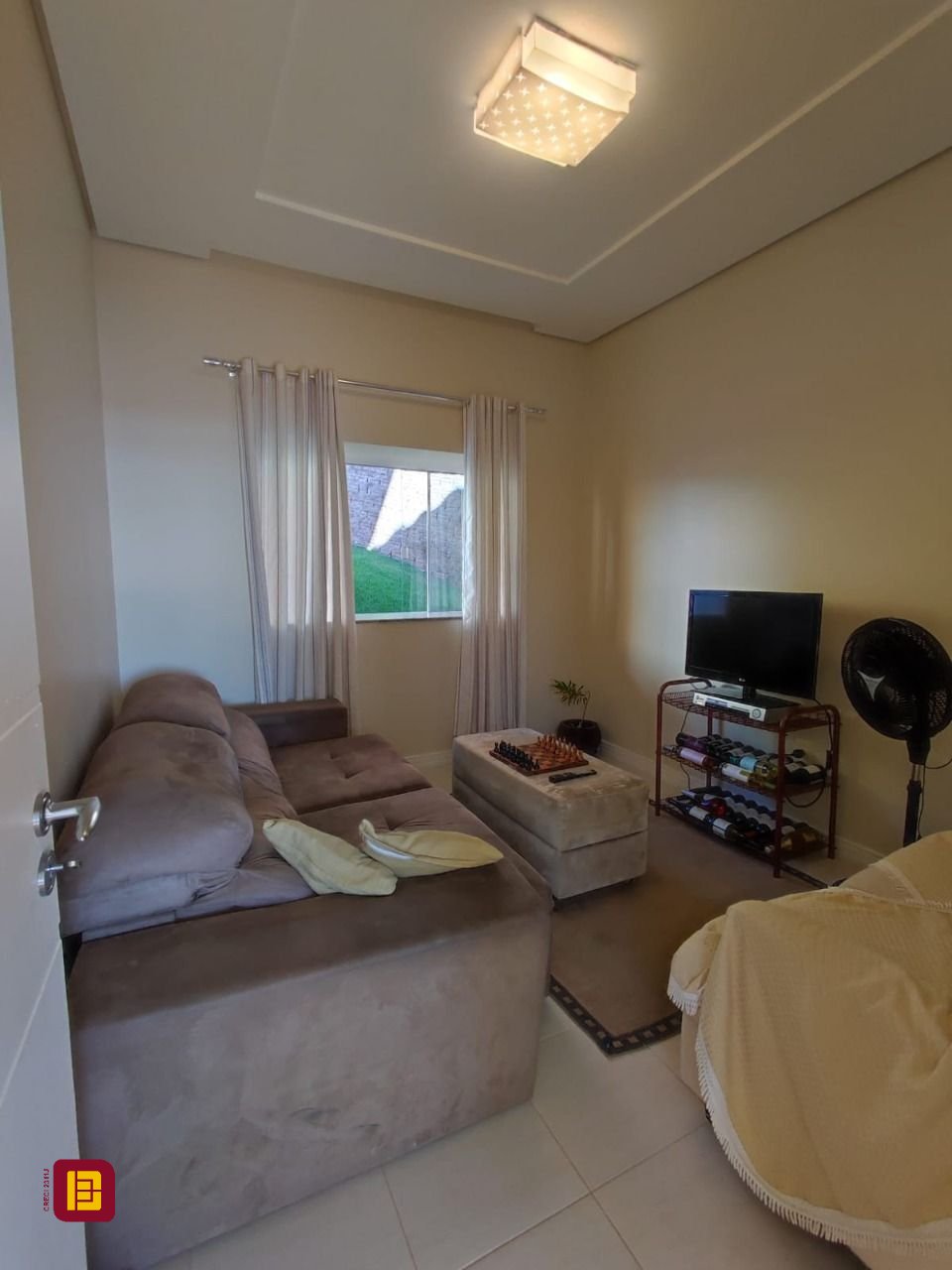 Casa com 281m², 6 quartos (sendo 2 suítes), 5 garagens, no bairro Morro da Cruz em Florianópolis