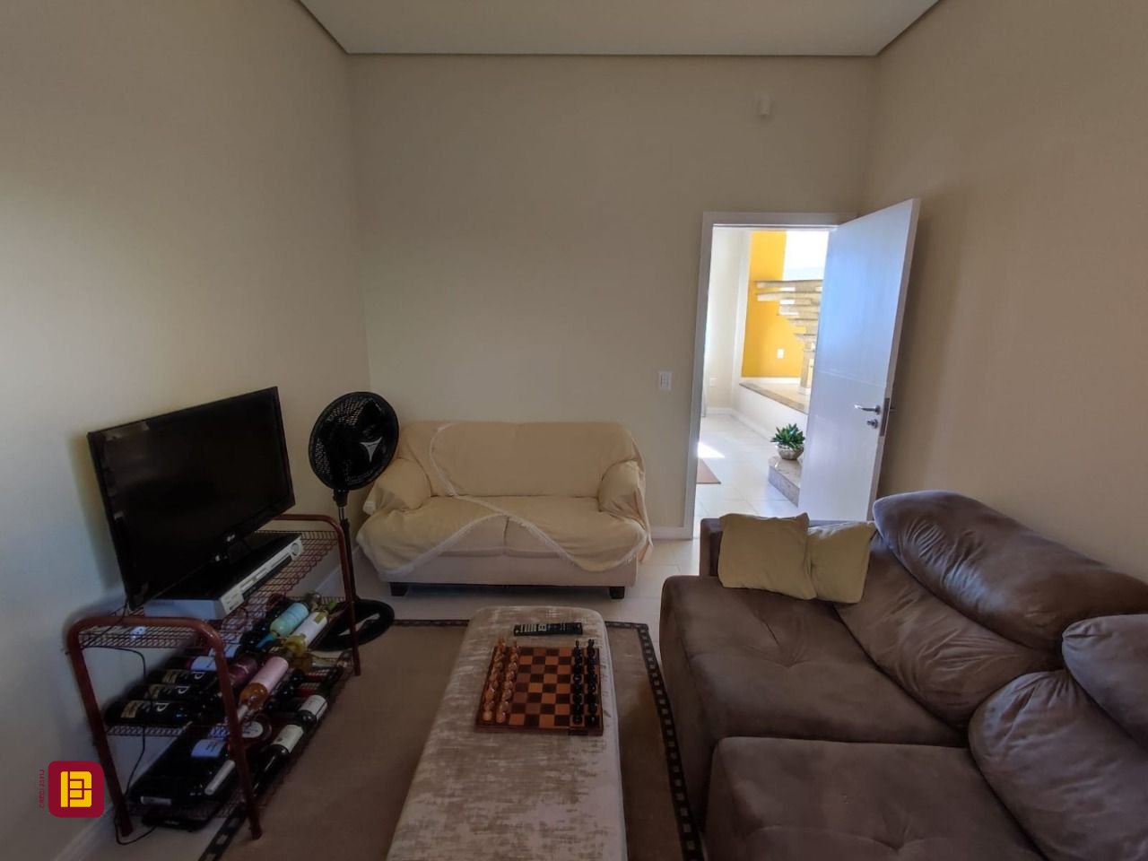 Casa com 281m², 6 quartos (sendo 2 suítes), 5 garagens, no bairro Morro da Cruz em Florianópolis