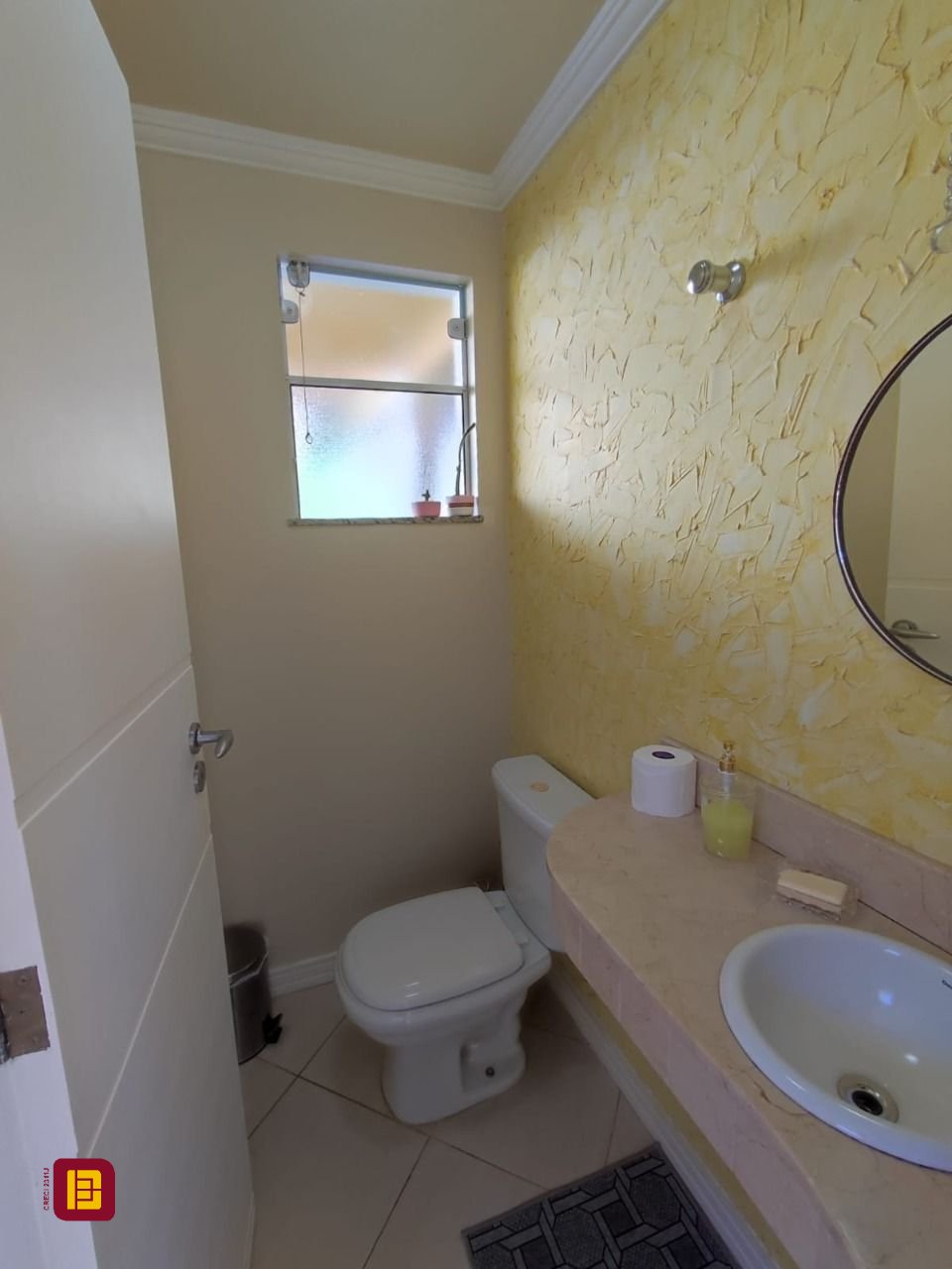 Casa com 281m², 6 quartos (sendo 2 suítes), 5 garagens, no bairro Morro da Cruz em Florianópolis