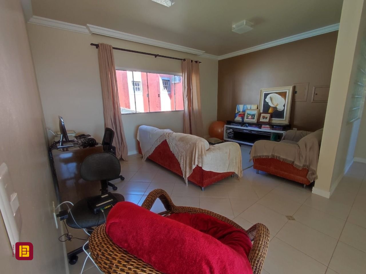 Casa com 281m², 6 quartos (sendo 2 suítes), 5 garagens, no bairro Morro da Cruz em Florianópolis
