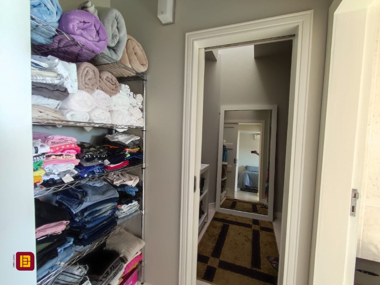 Casa com 281m², 6 quartos (sendo 2 suítes), 5 garagens, no bairro Morro da Cruz em Florianópolis