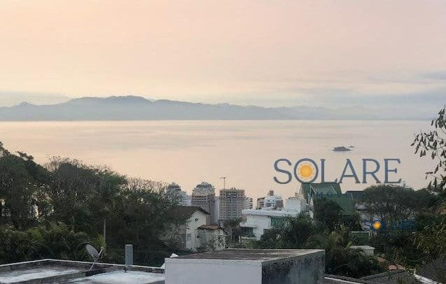 Casa com 281m², 6 quartos (sendo 2 suítes), 5 garagens, no bairro Morro da Cruz em Florianópolis