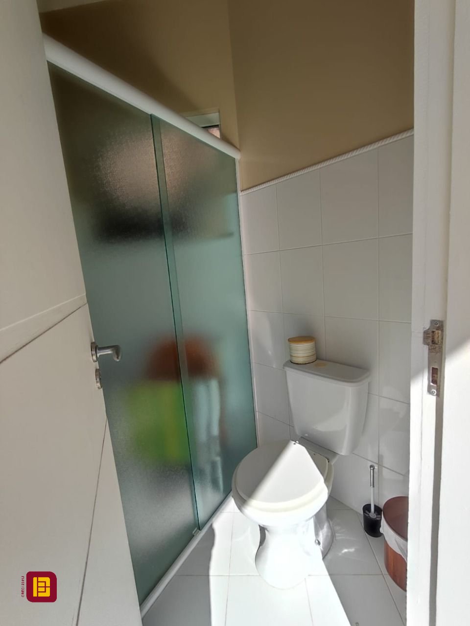 Casa com 281m², 6 quartos (sendo 2 suítes), 5 garagens, no bairro Morro da Cruz em Florianópolis