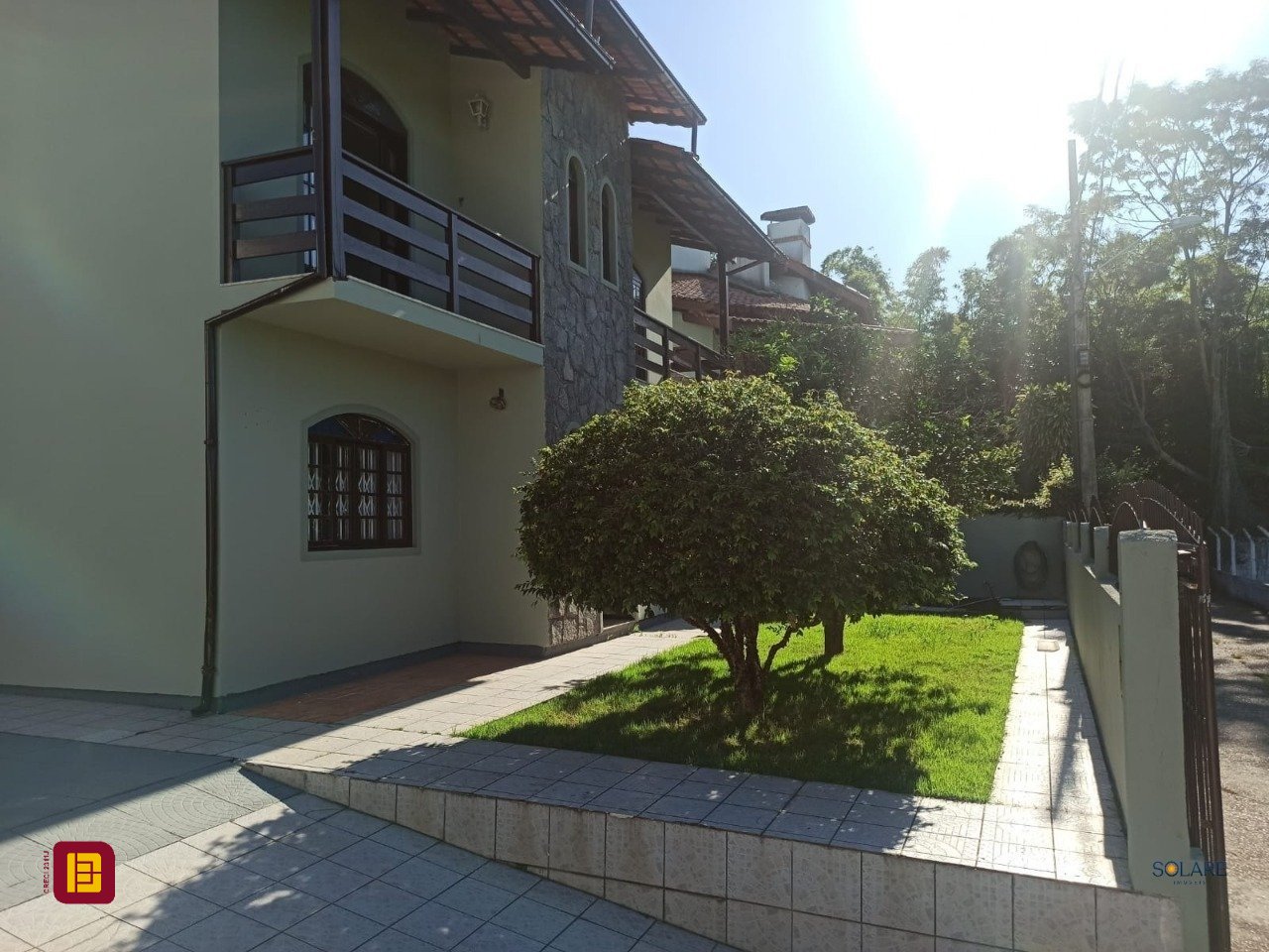 Casa com 170m², 6 quartos (sendo 2 suítes), 3 garagens, no bairro Pantanal em Florianópolis