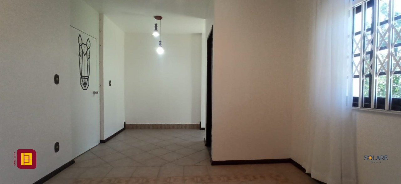 Casa com 170m², 6 quartos (sendo 2 suítes), 3 garagens, no bairro Pantanal em Florianópolis