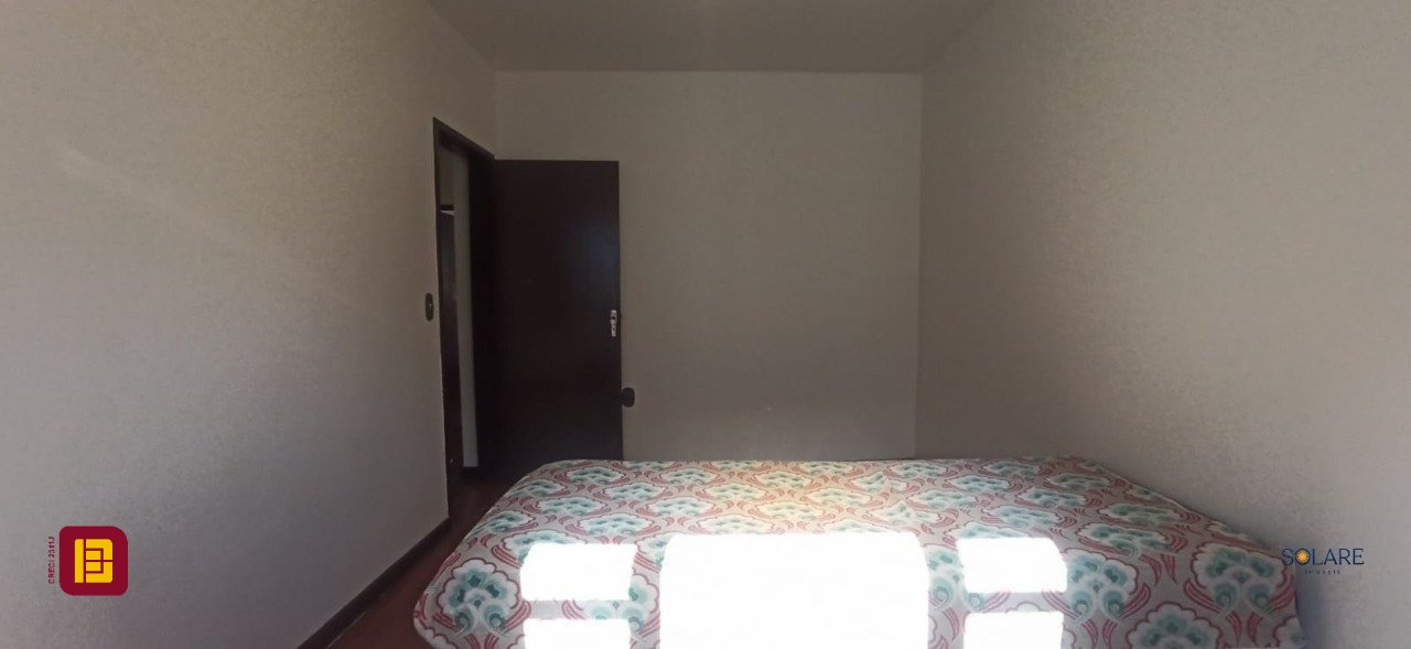 Casa com 170m², 6 quartos (sendo 2 suítes), 3 garagens, no bairro Pantanal em Florianópolis