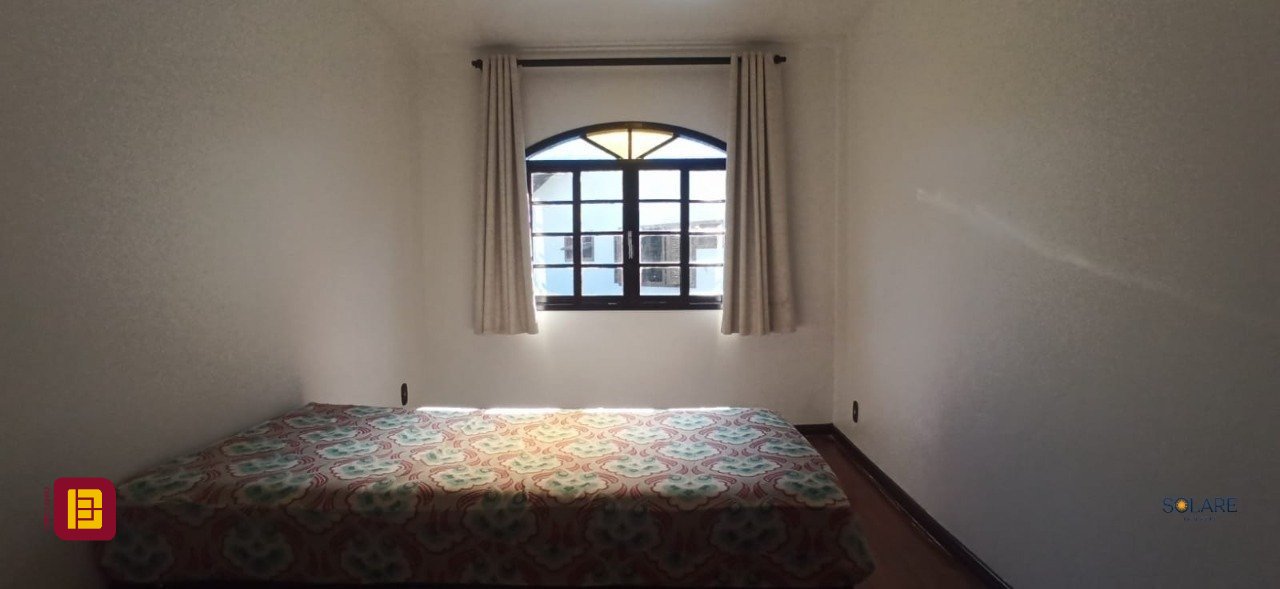 Casa com 170m², 6 quartos (sendo 2 suítes), 3 garagens, no bairro Pantanal em Florianópolis