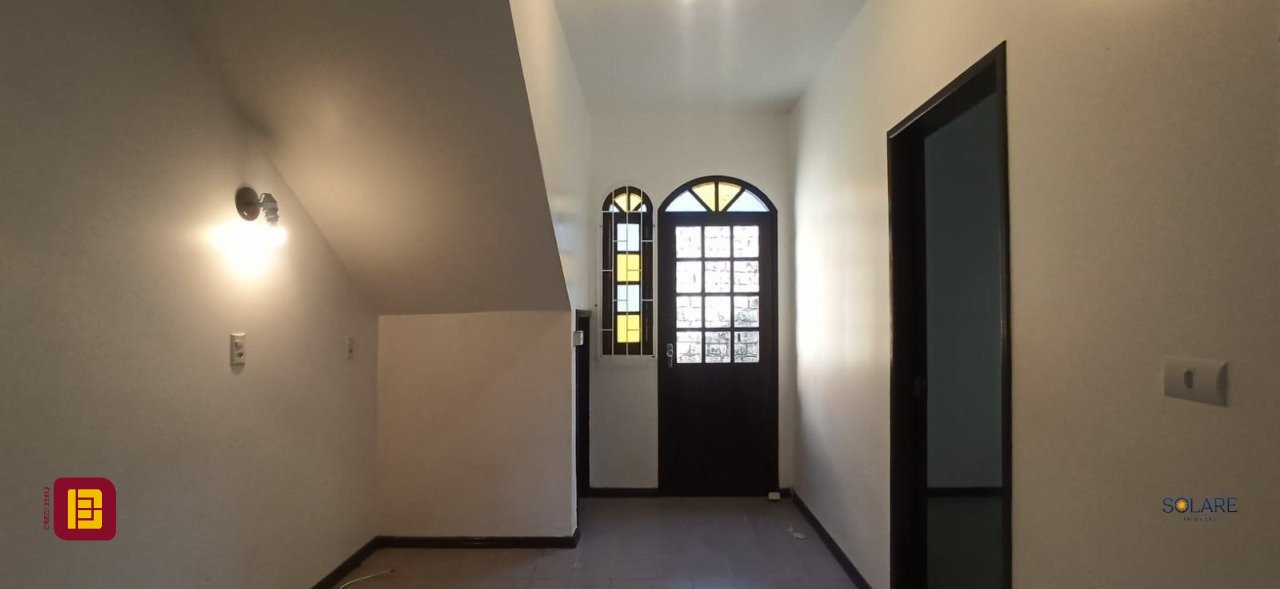 Casa com 170m², 6 quartos (sendo 2 suítes), 3 garagens, no bairro Pantanal em Florianópolis